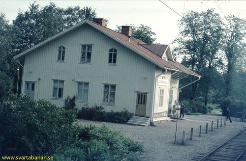 Latorpsbruk stationshus våren 1972. - klicka för att förstora