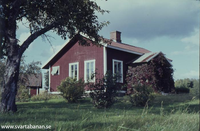 Hidinge banvaktstuga omkring 1966. - klicka för att stänga rutan