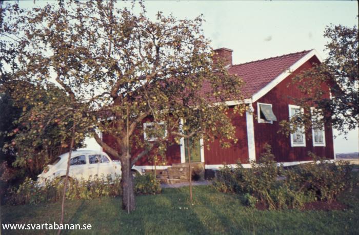 Hidinge banvaktstuga omkring 1966. - klicka för att stänga rutan