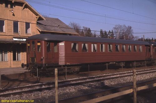 En personvagn av typen B6 i Svartå i maj 1978. - klicka för att förstora