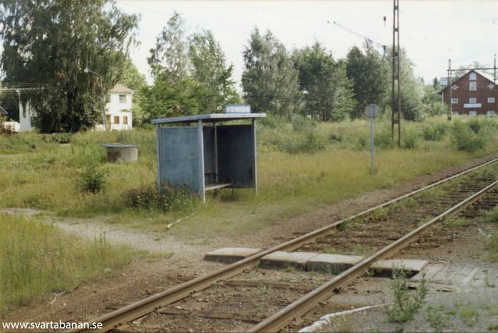 Hållplatskuren i Hidingebro den 22 juli 1985. - klicka för att stänga rutan