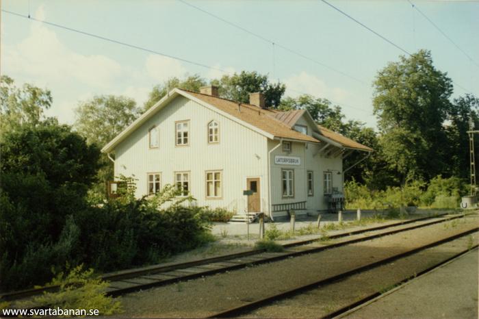Stationshuset i Latorpsbruk den 22 juli 1985. - klicka för att stänga rutan