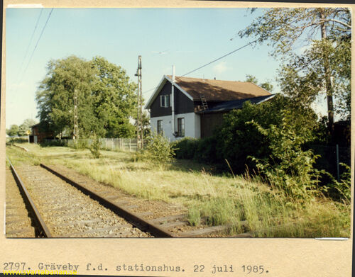 Stationshuset i Gräveby den 22 juli 1985. - klicka för att förstora