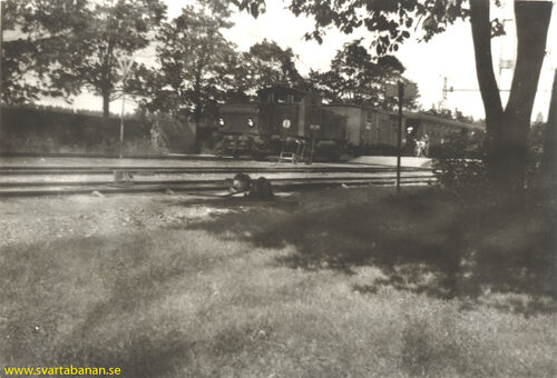 Loktåg vid Mullhyttemo station någon gång mellan 1947 och 1957. - klicka för att förstora